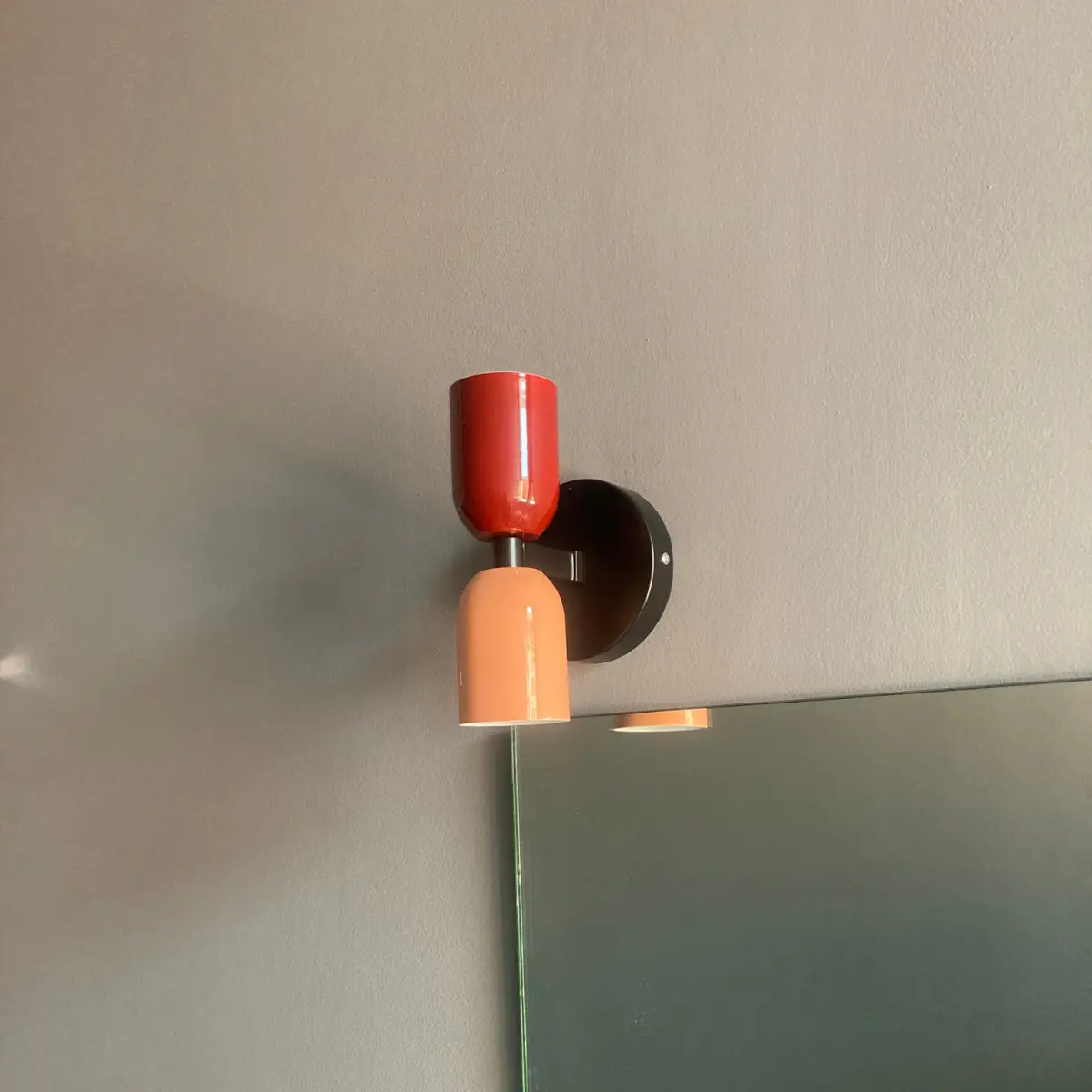 Beleuchtungsanlagen Lampe am Spiegel