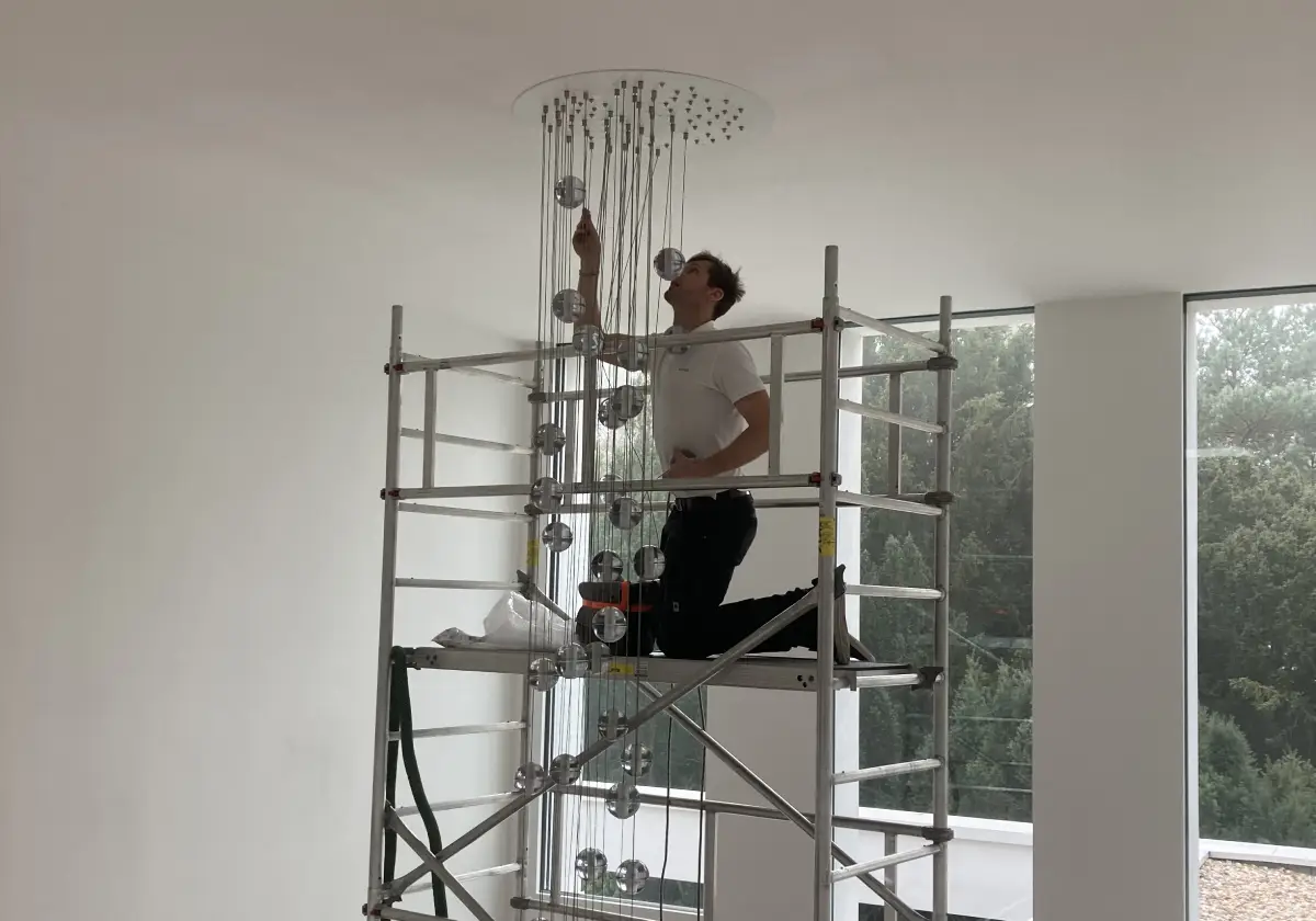 Team Matthias Jasch bei Lampeninstallation